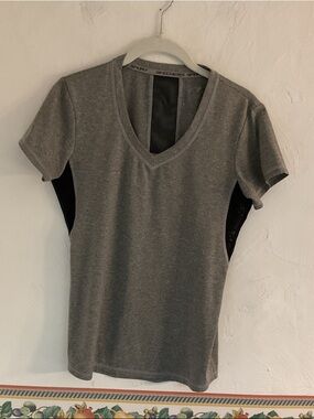 Skechers Sport Performance V-Neck Tee, Size M, Heather Gray/Black Mesh